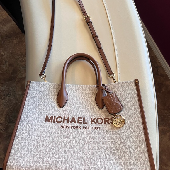 Michael Kors Handbags - Michael Kors Signature Brown and Cream Tote